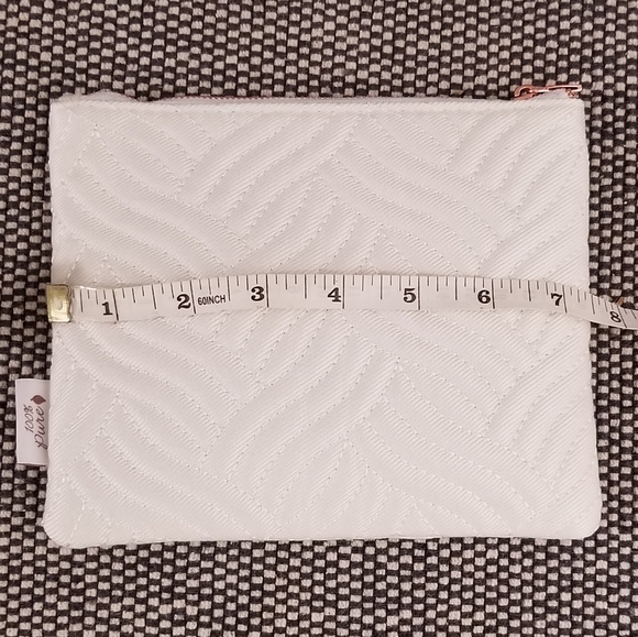 White anything bag from 100% Pure. makeup bag, travel pouch, rose gold - Picture 3 of 5
